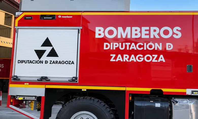 Red Fire Truck with a White Side Panel Bearing a Black Triangular Logo and the Text diputaciÓn D Zaragoza Large White bomberos and diputaciÓn D Zaragoa Lettering on the Red Body Yellow Stripes Along the Edges Muere Un Bombero De La Dpz En Un Incendio En Calatorao Zaragozala Qué Hacer En Zaragoza