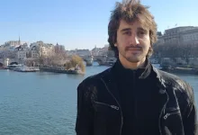 Portrait of a Man in a Black Jacket Standing by a River with a Cityscape and Bridges in the Background Zaragozala | Agenda Cultural Ocio Y Planes En Zaragoza Zaragozala Qué Hacer En Zaragoza