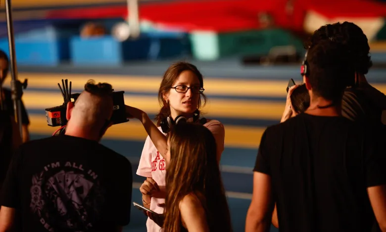 Group of Young People on a Film Set Woman with Glasses Speaks While Others Handle Camera Gear in the Background Zaragozala | Agenda Cultural Ocio Y Planes En Zaragoza Zaragozala   Qué Hacer En Zaragoza
